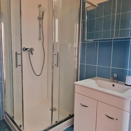 Blue Seagull - Seafront Apartment *